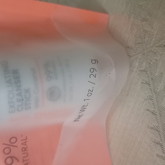 Found Active Exfoliating Cleansing Stick with Coconut - Picture 3 of 3